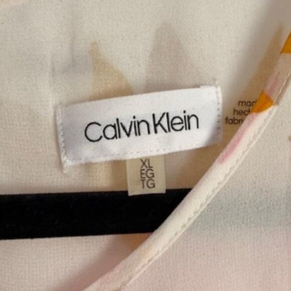 Floral Round Neckline Short Flutter Sleeve - Picture 3 of 3